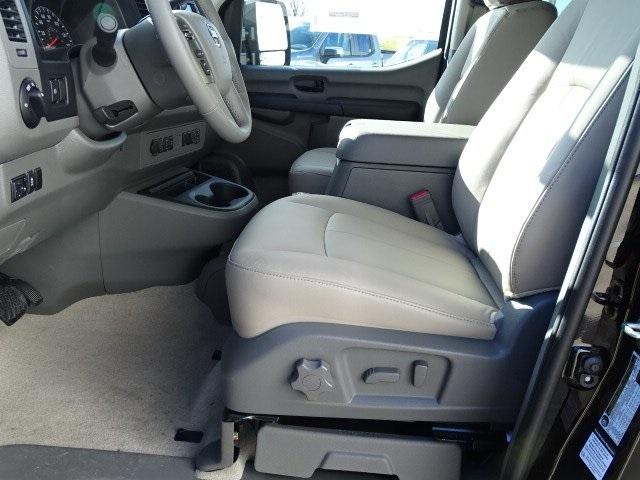 51160-3493-nissan-nvpassenger-2020-65310