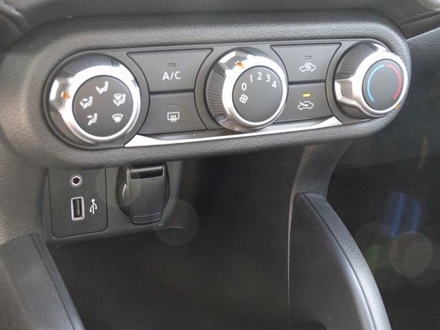 51230-3495-nissan-versa-2020-10110