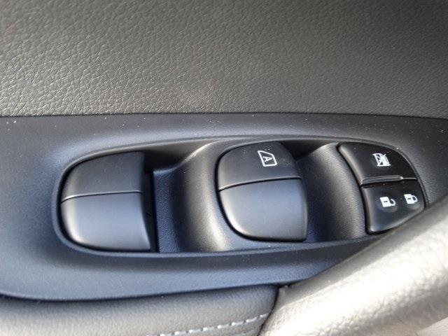 51585-3507-nissan-rogue-2020-22010