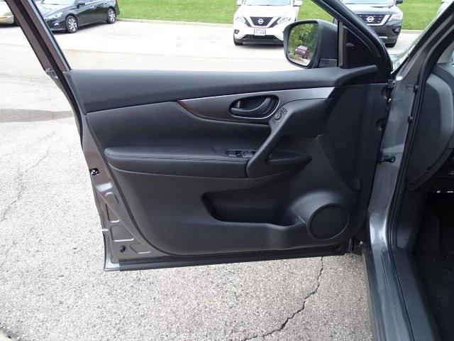 52048-3521-nissan-roguesport-2019-27019