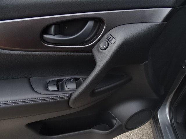 52049-3521-nissan-roguesport-2019-27019