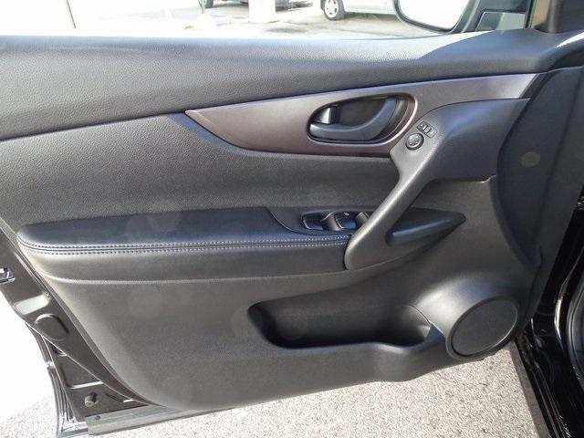 52081-3522-nissan-roguesport-2018-27118