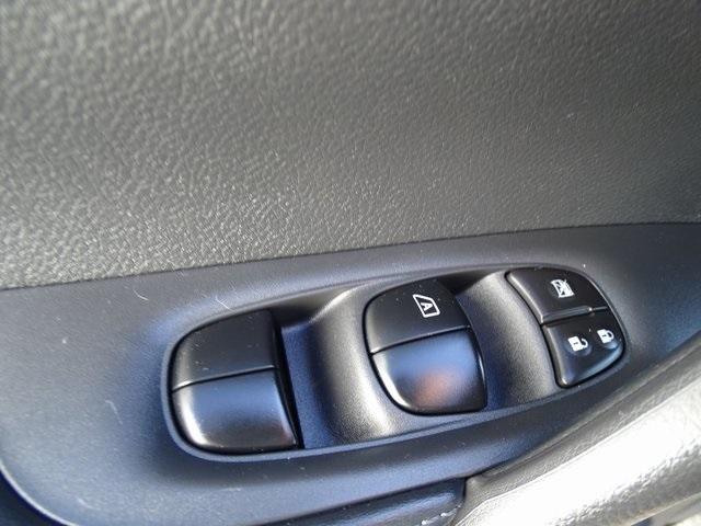 52082-3522-nissan-roguesport-2018-27118