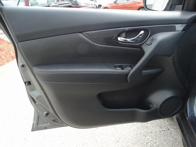 52108-3523-nissan-rogue-2018-22018