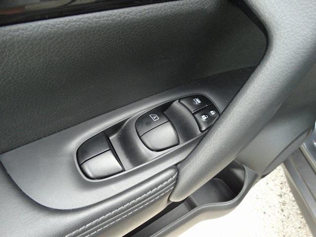 52109-3523-nissan-rogue-2018-22018