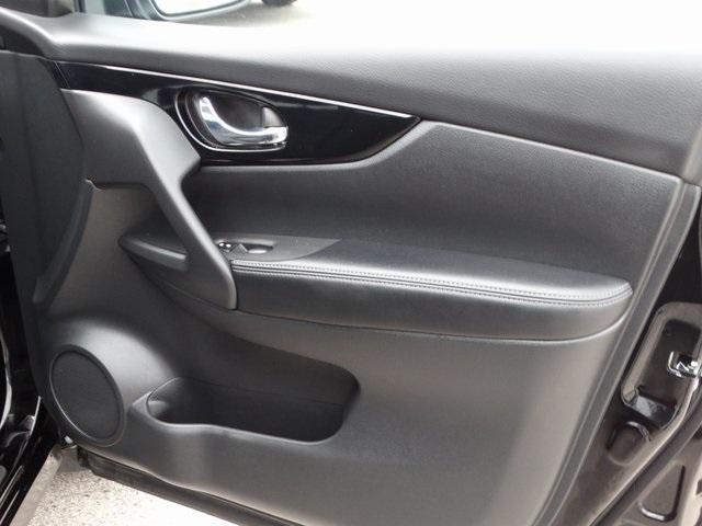 52125-3524-nissan-roguesport-2018-28218