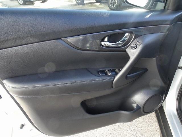 52204-3526-nissan-rogue-2018-22018