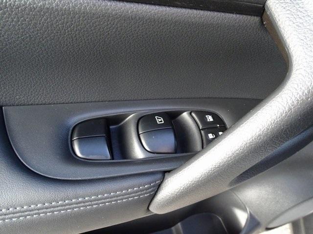 52205-3526-nissan-rogue-2018-22018
