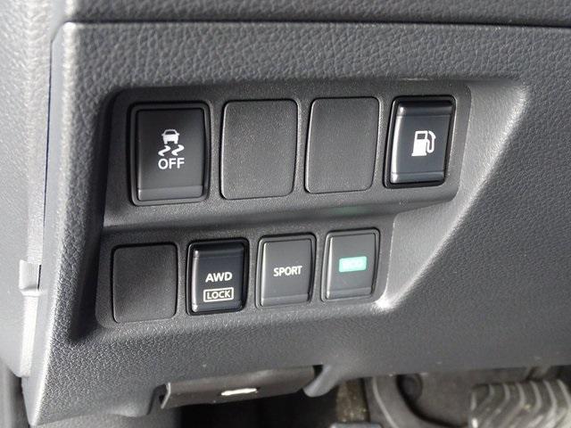 52206-3526-nissan-rogue-2018-22018