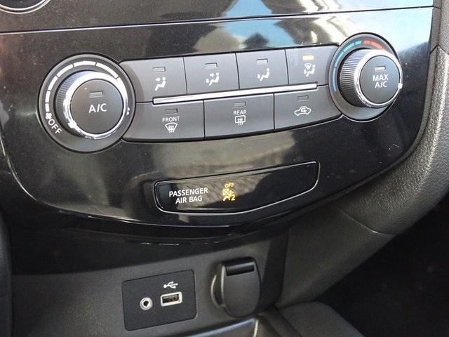 52209-3526-nissan-rogue-2018-22018