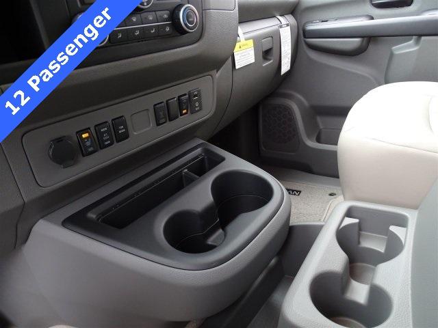 52300-3528-nissan-nvpassenger-2018-65518