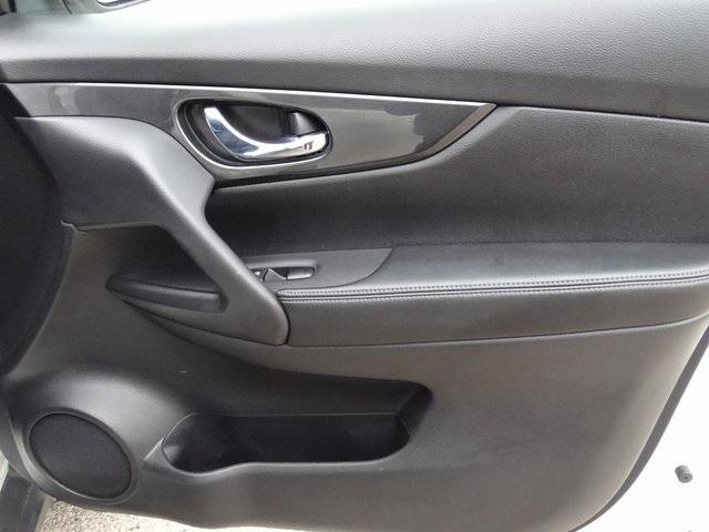 52425-3536-nissan-rogue-2017-22217
