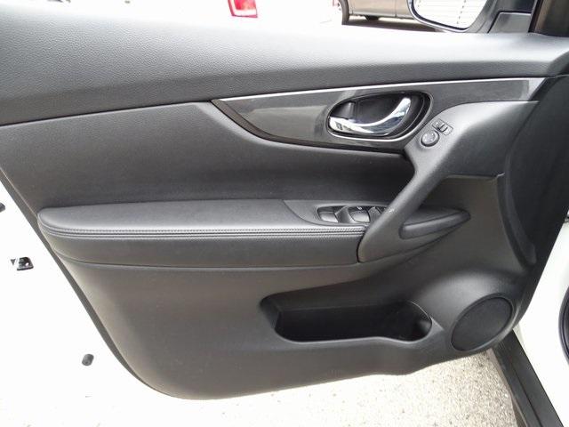 52438-3536-nissan-rogue-2017-22217