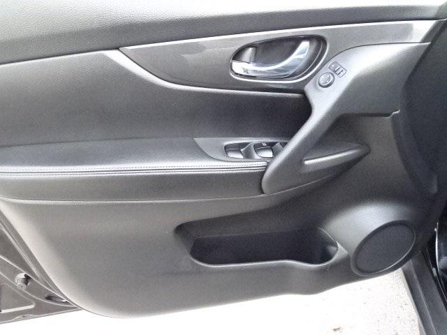 52502-3538-nissan-rogue-2017-22217