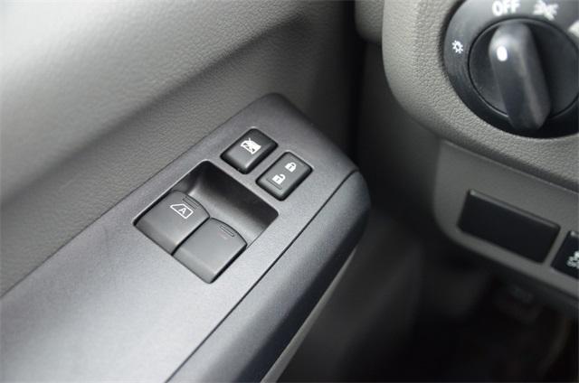 52555-3540-nissan-nv1500-2019-61019