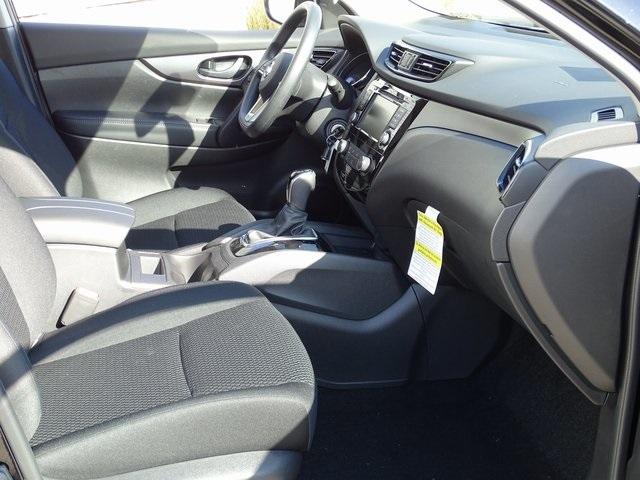 52567-3541-nissan-roguesport-2019-27019