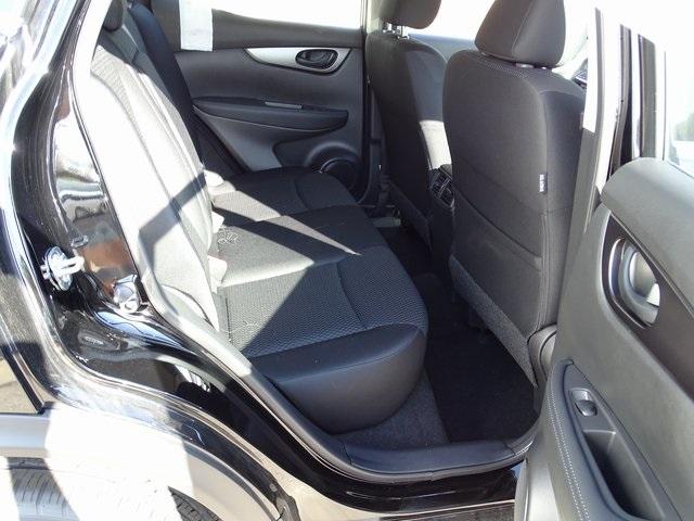 52570-3541-nissan-roguesport-2019-27019