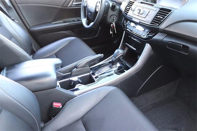 honda-accord-2017-p-1hgcr2f5xha088905image-14