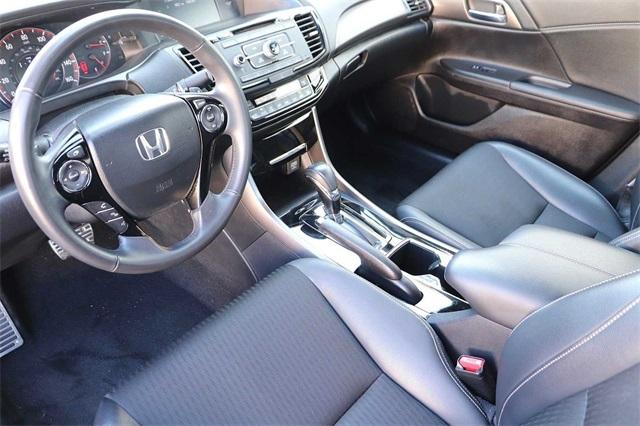 honda-accord-2017-p-1hgcr2f5xha088905image-8