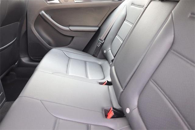 volkswagen-jetta-2017-p-3vwl17aj2hm206923image-10