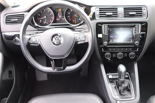 volkswagen-jetta-2017-p-3vwl17aj2hm206923image-12