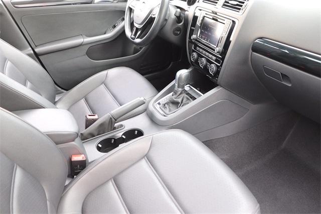 volkswagen-jetta-2017-p-3vwl17aj2hm206923image-14