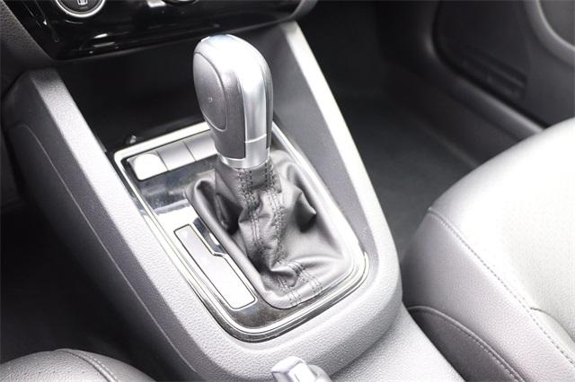 volkswagen-jetta-2017-p-3vwl17aj2hm206923image-20