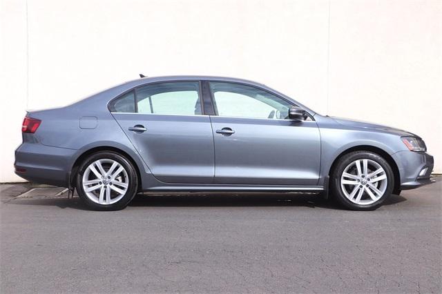 volkswagen-jetta-2017-p-3vwl17aj2hm206923image-5