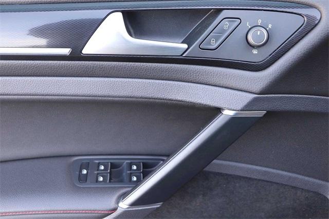 volkswagen-golfgti-2017-p-3vw447au1hm020439image-9