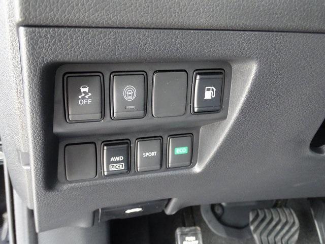 53034-3555-nissan-rogue-2020-22010