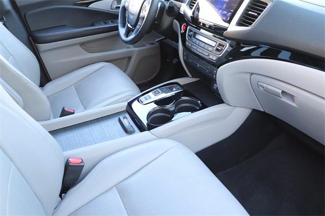 honda-pilot-2017-t-5fnyf6h08hb062638image-15