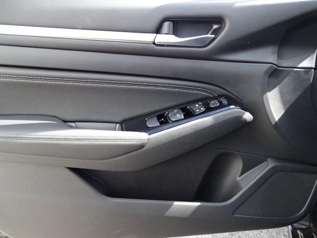 53277-3563-nissan-altima-2020-13510