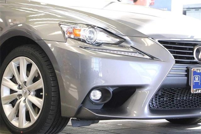 lexus-is-2016-p-jthba1d29g5032898image-3