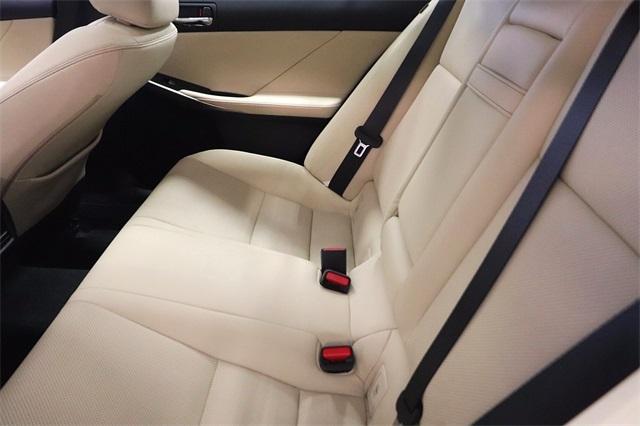 lexus-is-2016-p-jthba1d25g5036057image-10