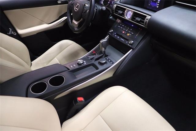 lexus-is-2016-p-jthba1d25g5036057image-13