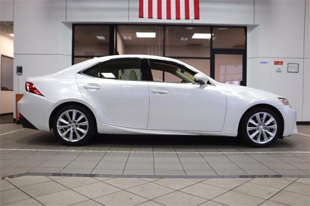 lexus-is-2016-p-jthba1d25g5036057image-5