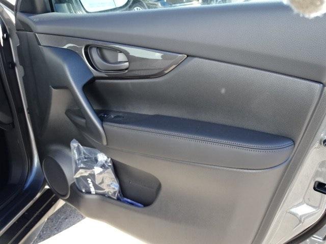 53335-3565-nissan-rogue-2020-22010