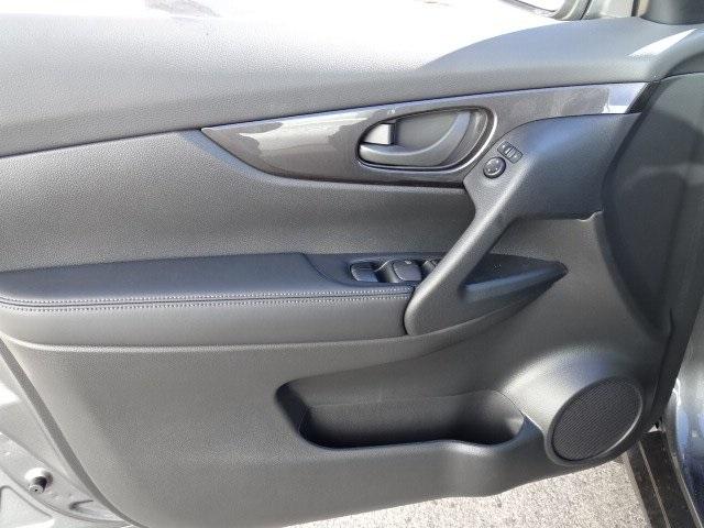 53418-3567-nissan-rogue-2020-22010