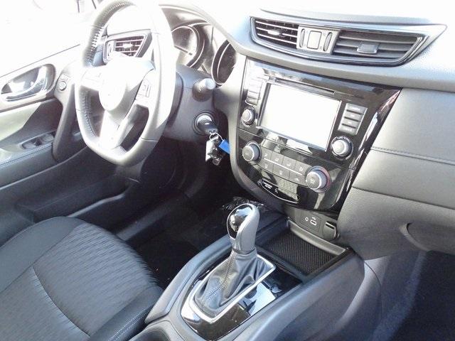 53467-3569-nissan-rogue-2020-22010