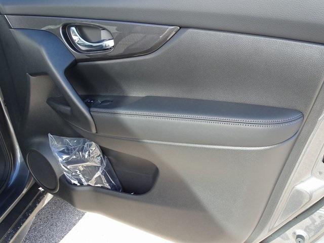 53468-3569-nissan-rogue-2020-22010