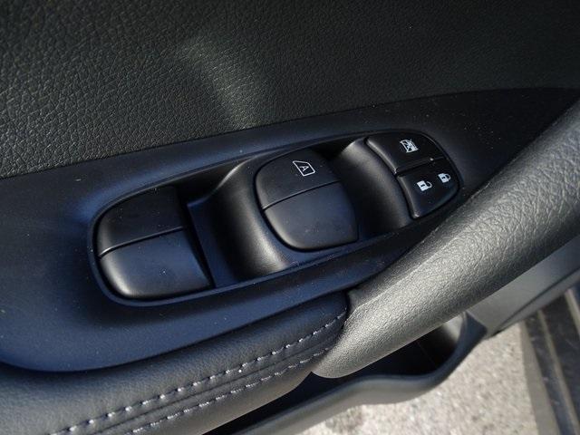 53482-3569-nissan-rogue-2020-22010