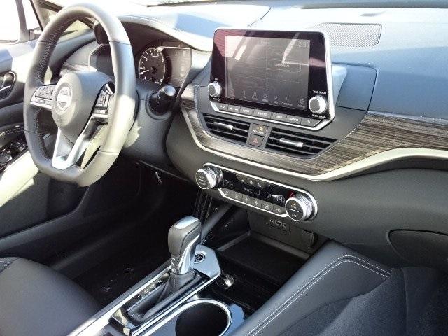 53499-3570-nissan-altima-2020-13910