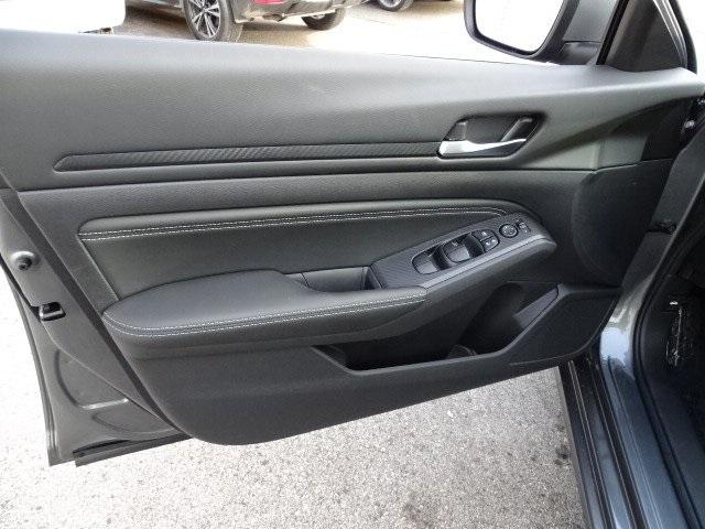 53643-3574-nissan-altima-2020-13110