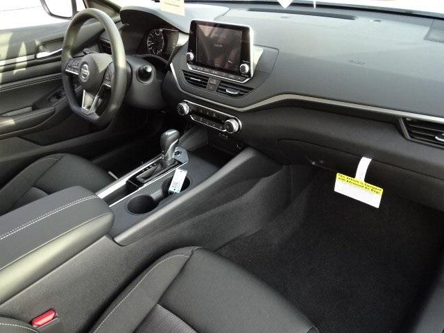 53660-3575-nissan-altima-2020-13110