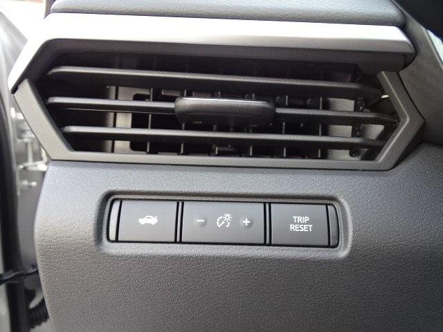 53703-3576-nissan-altima-2020-13110