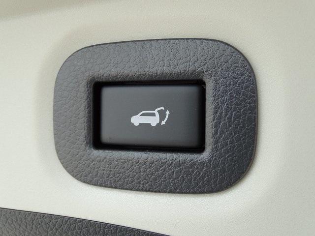 53800-3578-nissan-rogue-2020-22210