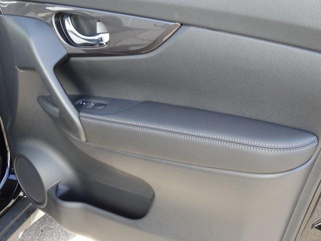 53864-3580-nissan-rogue-2020-22210