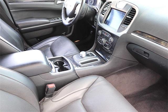 chrysler-300-2018-p-2c3ccaeg5jh159792image-14