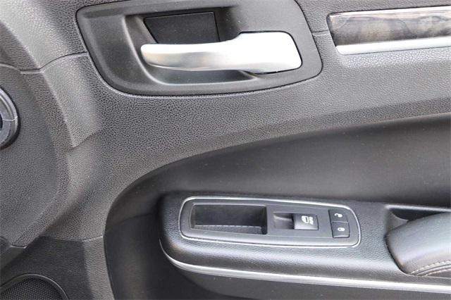 chrysler-300-2018-p-2c3ccaeg5jh159792image-16