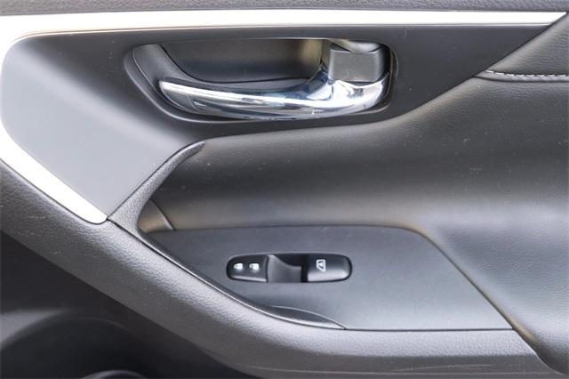 nissan-altima-2018-p-1n4al3ap6jc240815image-16